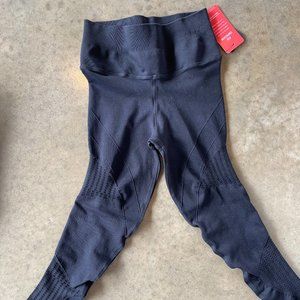 NUX, BREATHE MESH LEGGING, Size Small